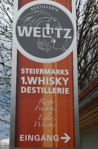 Eroeffnungsfahrt 2008 - Destillerie Weutz (4).jpg